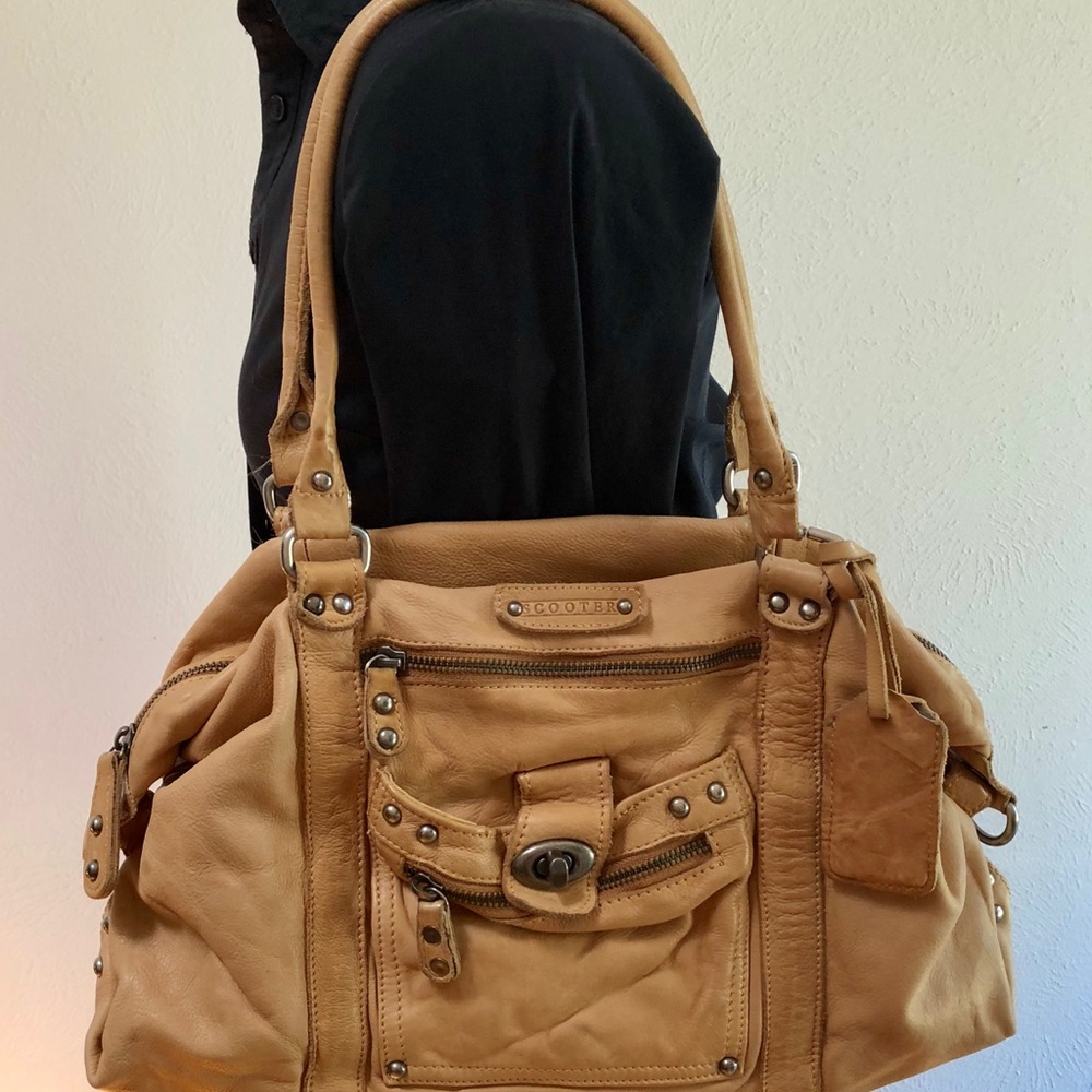 SCOOTER leather purse.